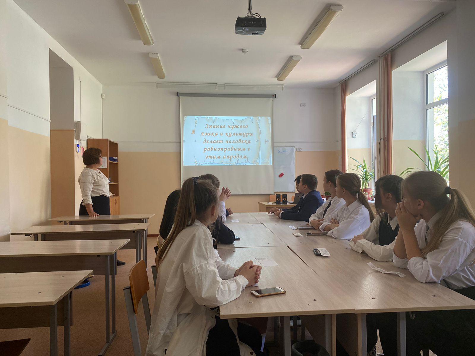 "Қазіргі адам қанша тілді білуі керек?».