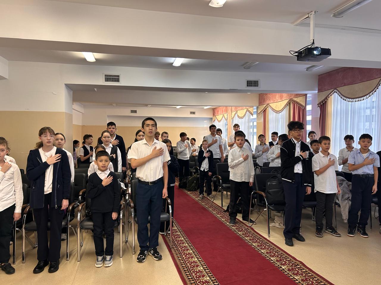 ҚР Әнұранын орындау. Исполнение гимна РК