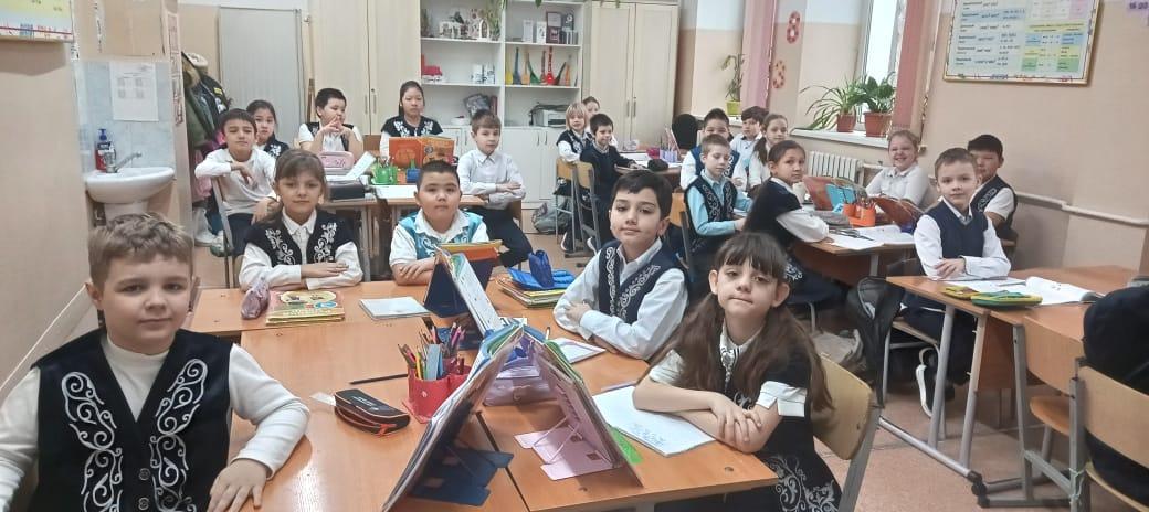 Жұма "Ұлттық киім күні".Пятница "День национальной одежды"