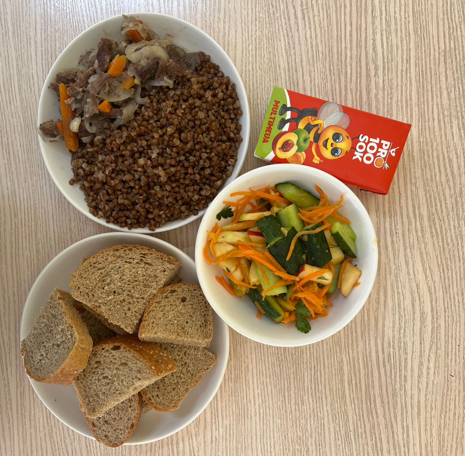 Меню: Гуляш (сиыр еті). Гарнир: қарақұмық