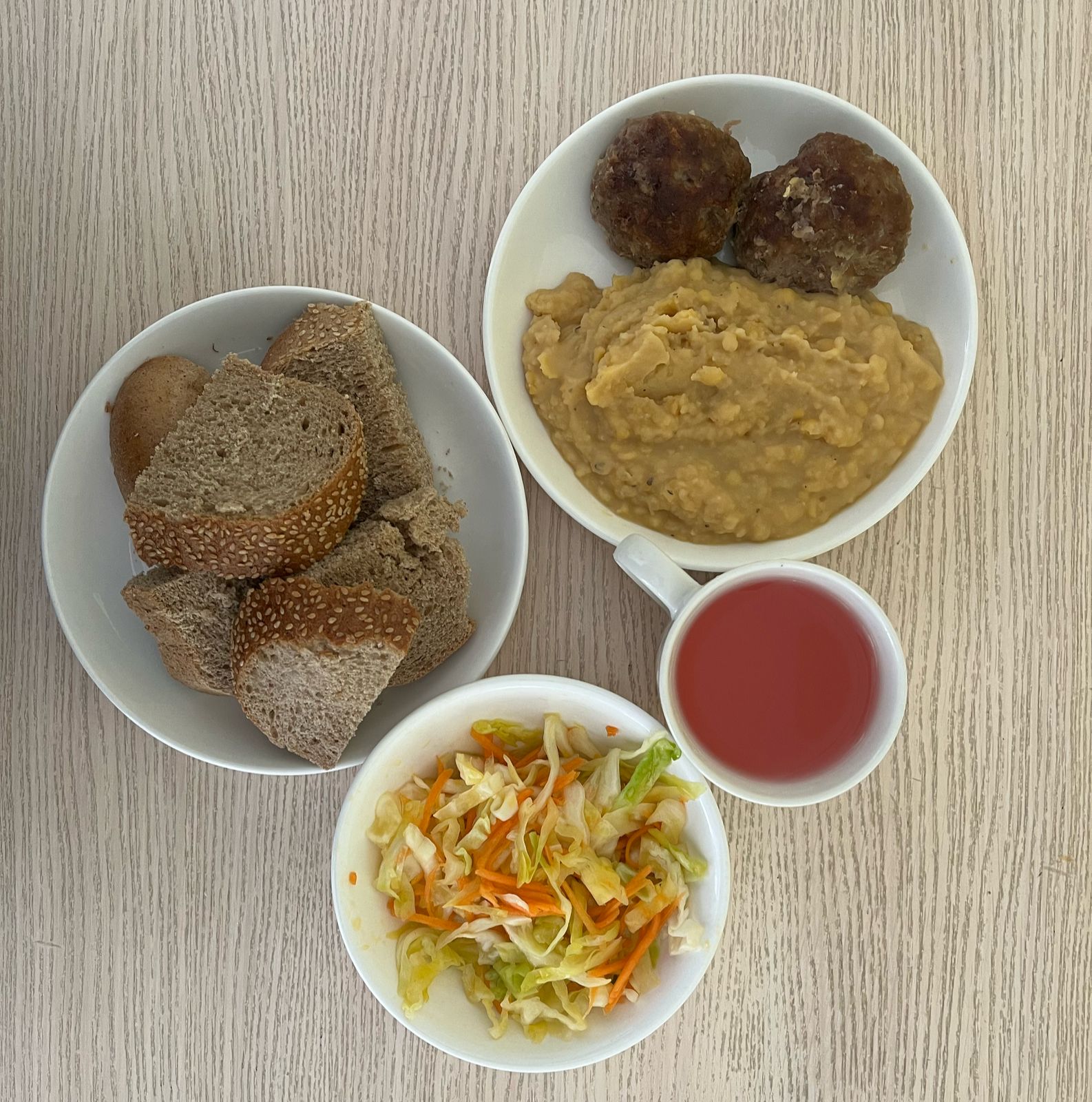 Меню: Етті котлеттер.Гарнир: бұршақ езбесі