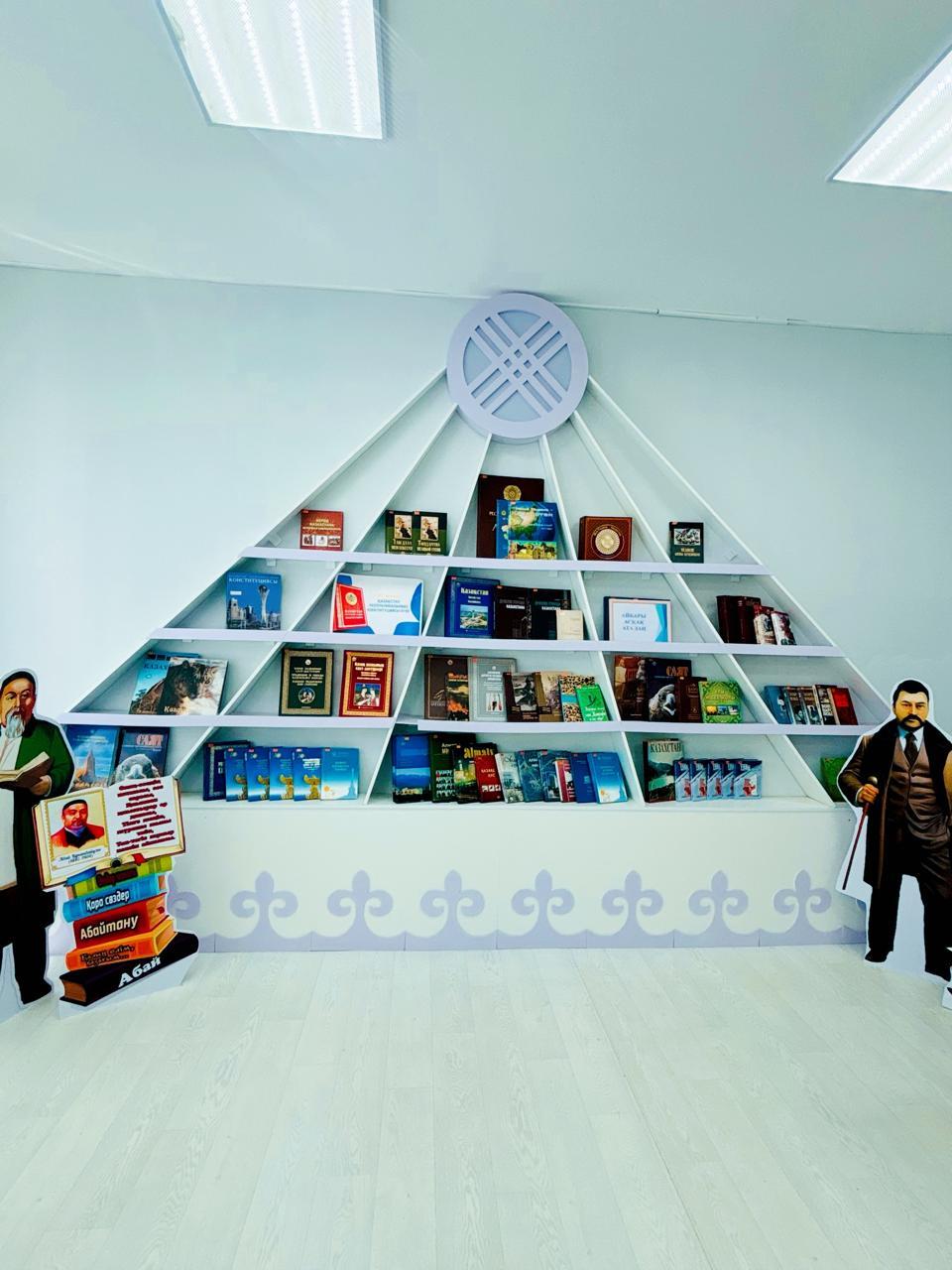 "Абай-ұлы даланың ұлы ойшылы" мектеп көрмесі. Школьная выставка «Абай – великий мыслитель великой степи»