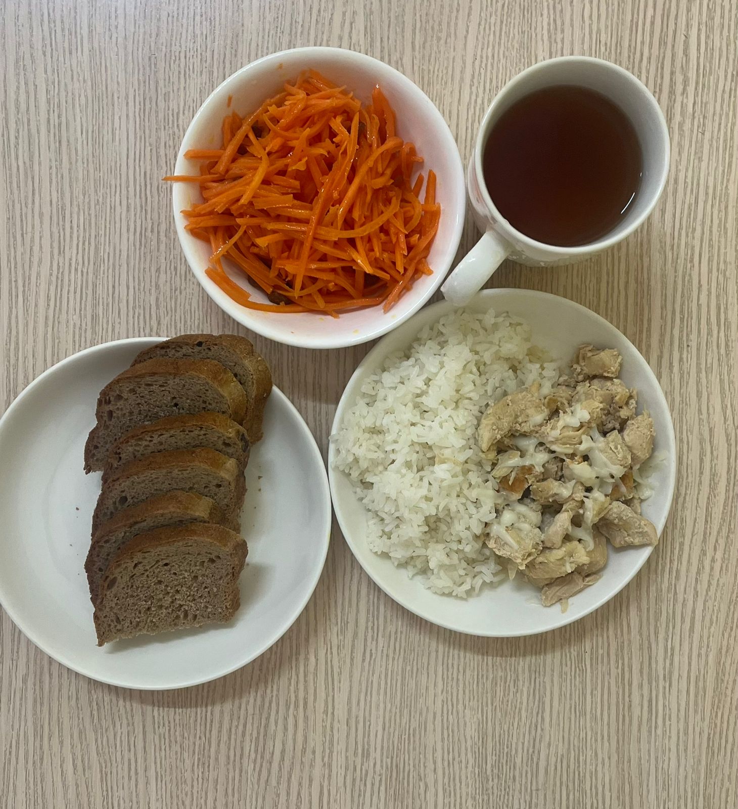 Меню: ірімшік қосылған тауықтың төс еті. Гарнир: буға пісірілген күріш.