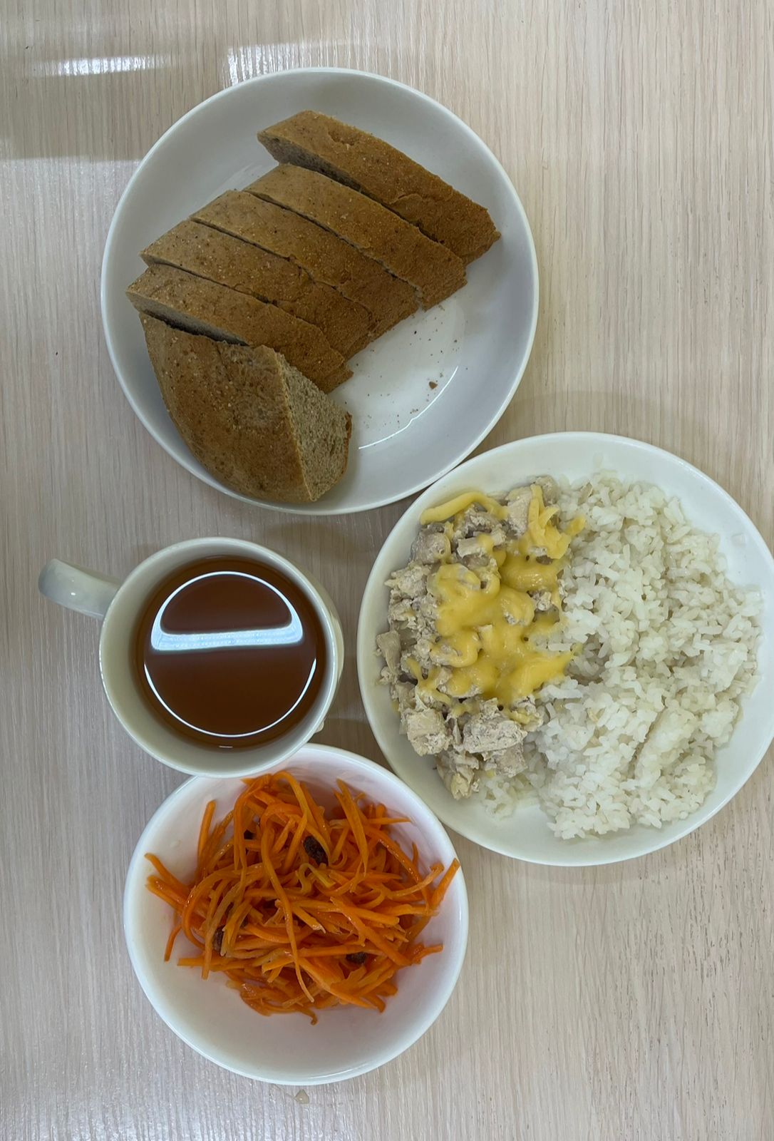 Меню: сырмен тауық төс еті.Гарнир: күріш