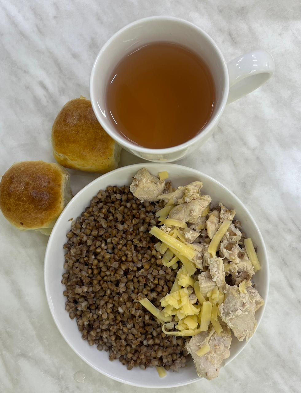 Меню: филе курицы в сметанном соусе.Гарнир: гречка рассыпчатая