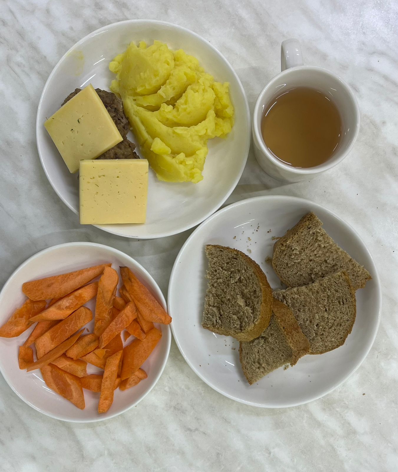 Меню: Ет табақшалары (сиыр еті).Гарнир: картоп езбесі