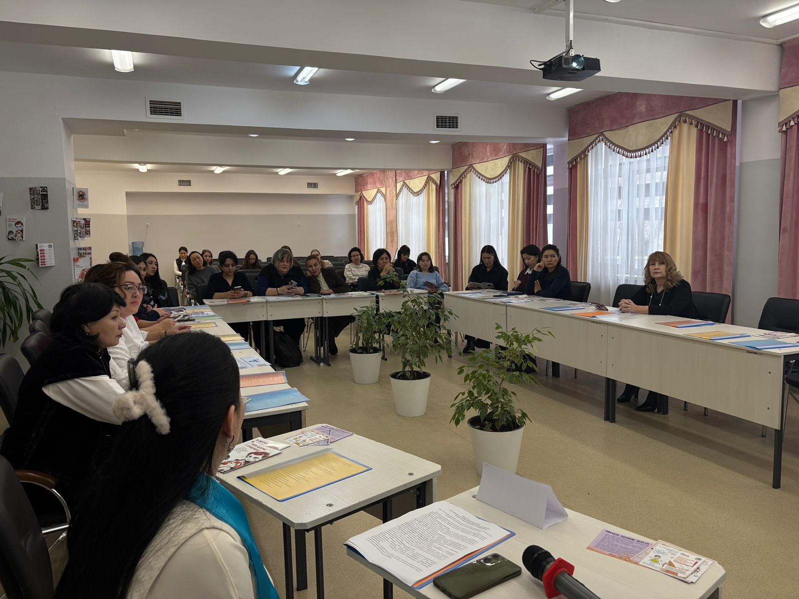 "Отбасылық зорлық-зомбылықтан зардап шеккен балалардың құқықтары мен психологиялық қолдауын қорғаудың негізі ретінде "Адал Азамат " құндылықтарын қалыптастыру