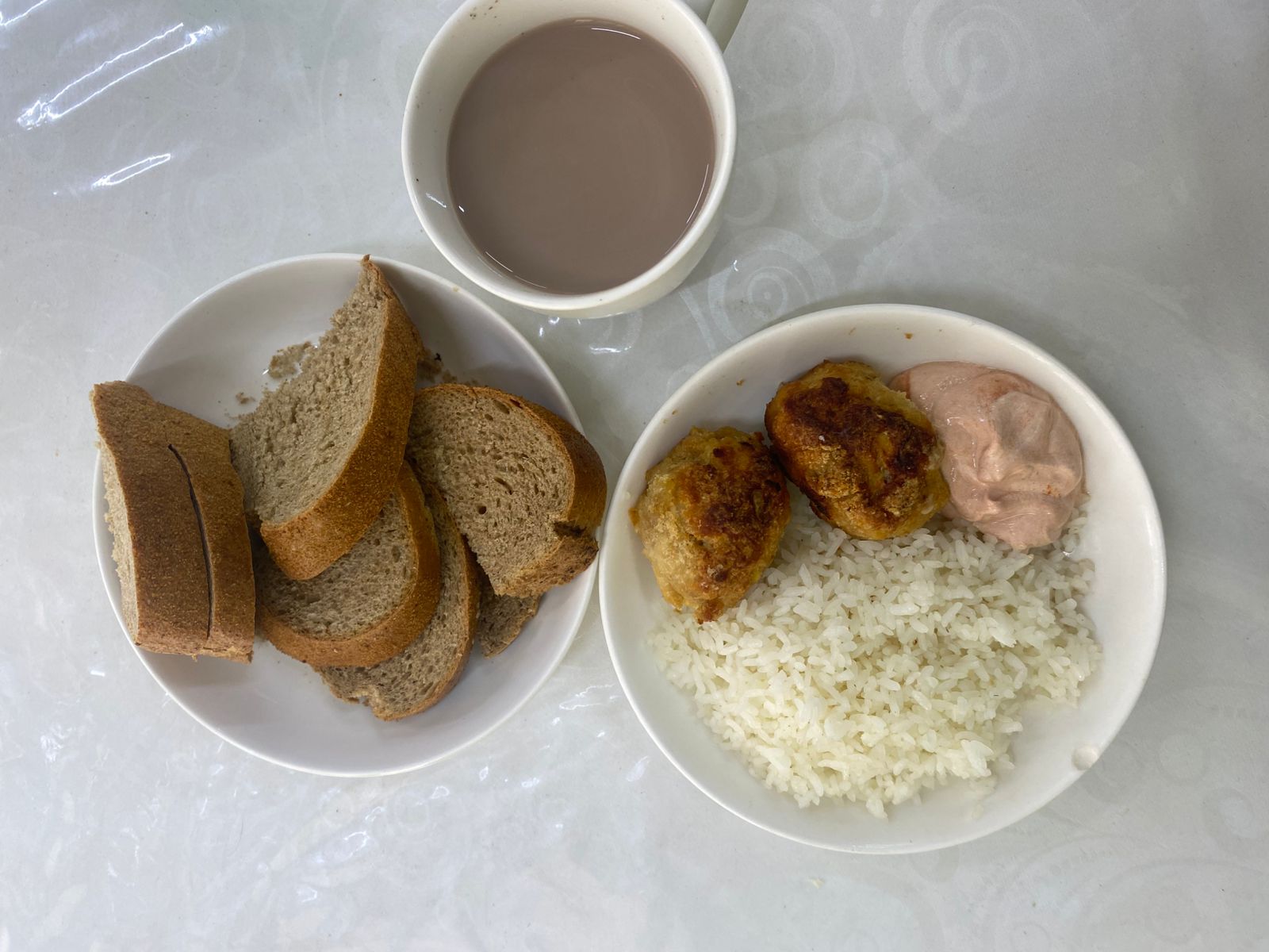 Меню: Тауық таяқшалары.Гарнир: күріш.Куриные палочки.Гарнир: рис припущенный