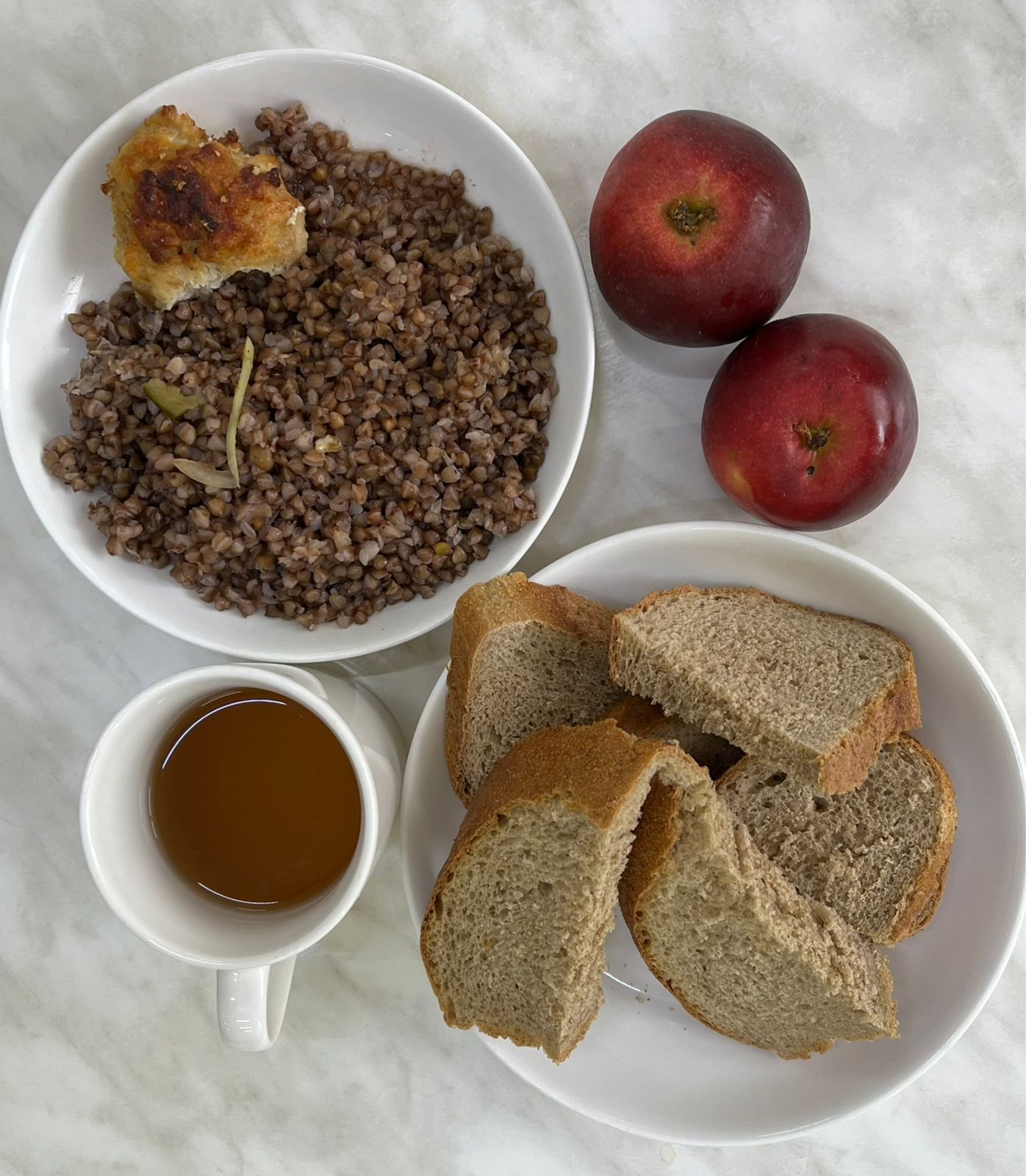 Меню: Тауық шарлары. Гарнир: қарақұмық. Куриные шарики.Гарнир: гречка рассыпчатая