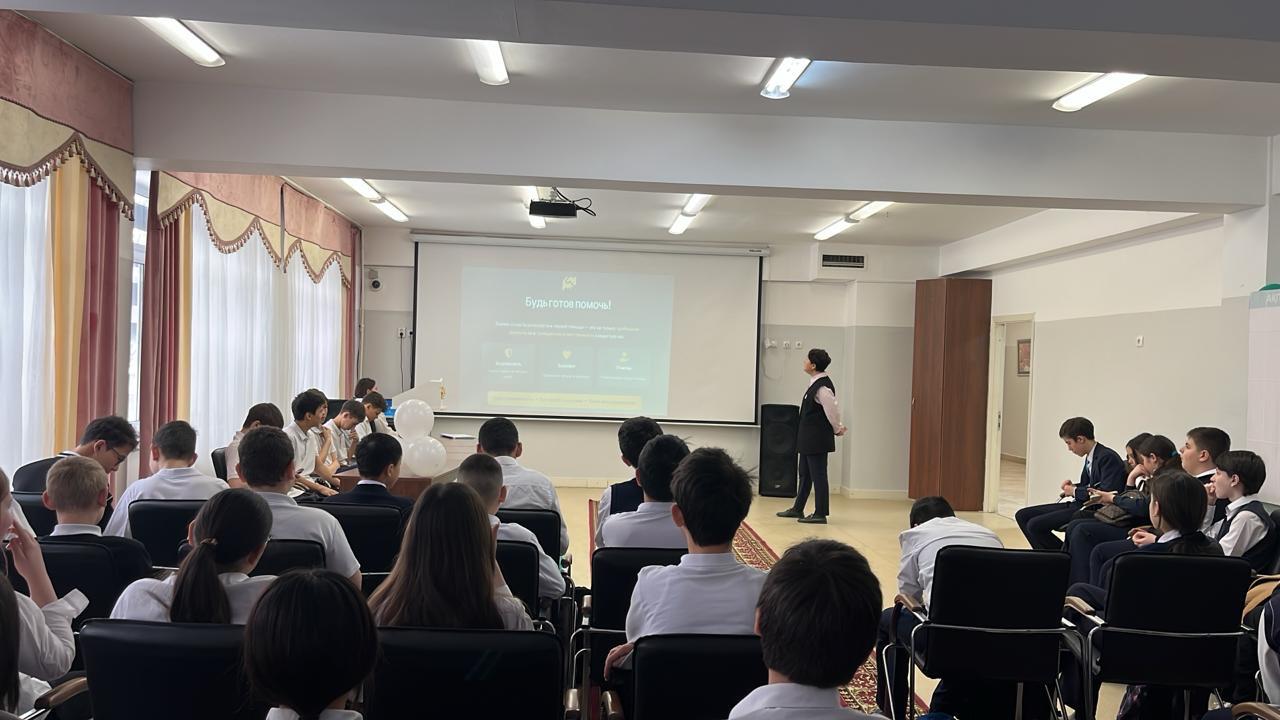 «Оқуда адалдық – менің жолым!». «Честность в учёбе — мой путь!».