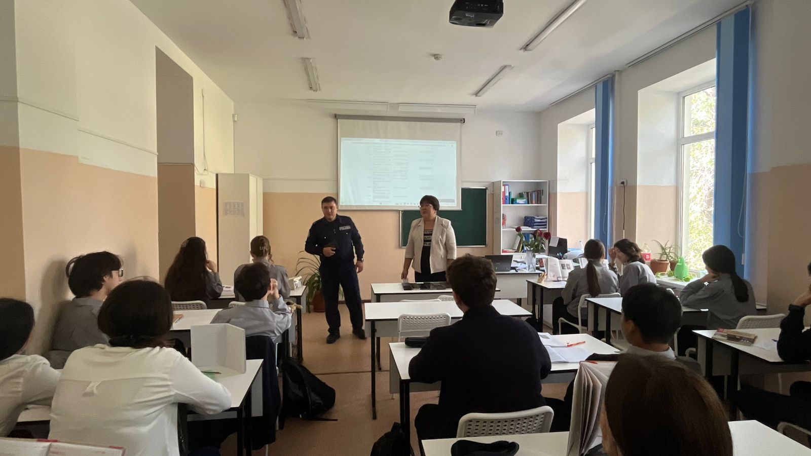 Қоғамдық орында, оның ішінде мектепте балағат сөздер айтқаны үшін жауапкершілік.