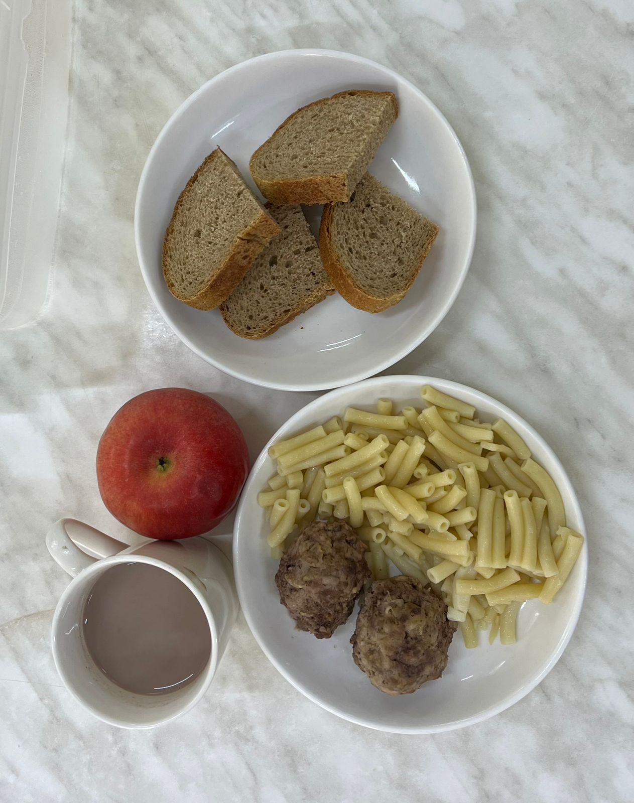 Меню: Сырмен биточки.Гарнир: макарондар.Биточки под сыром (говядина).Гарнир: макароны отварные