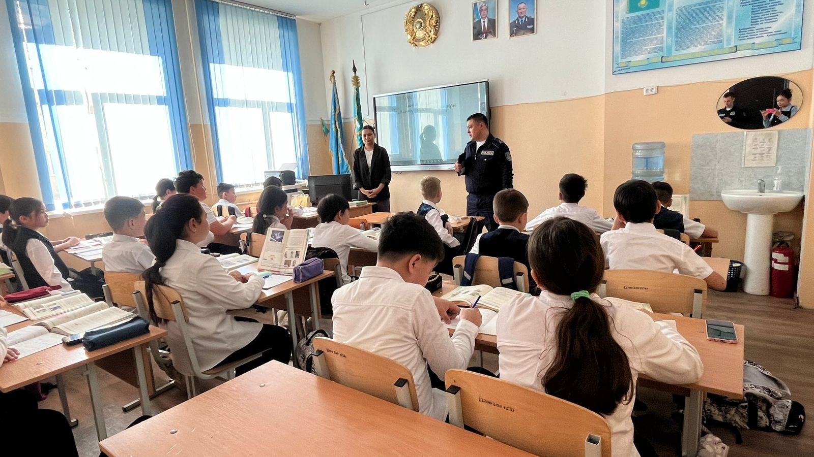 "Жеке қоғамдық жерде темекі шегу және қоғамдық жерде алкогольдік ішімдіктер ішу жауапкершілігі".