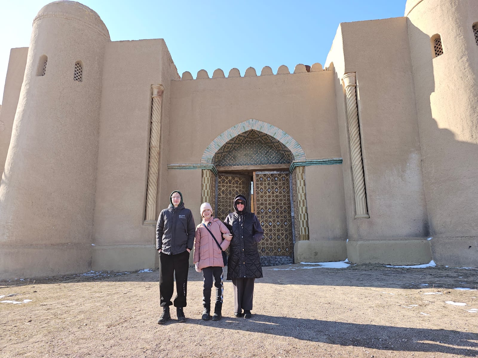 Мұражайларға, Театрға саяхат. Походы в музеи, театр