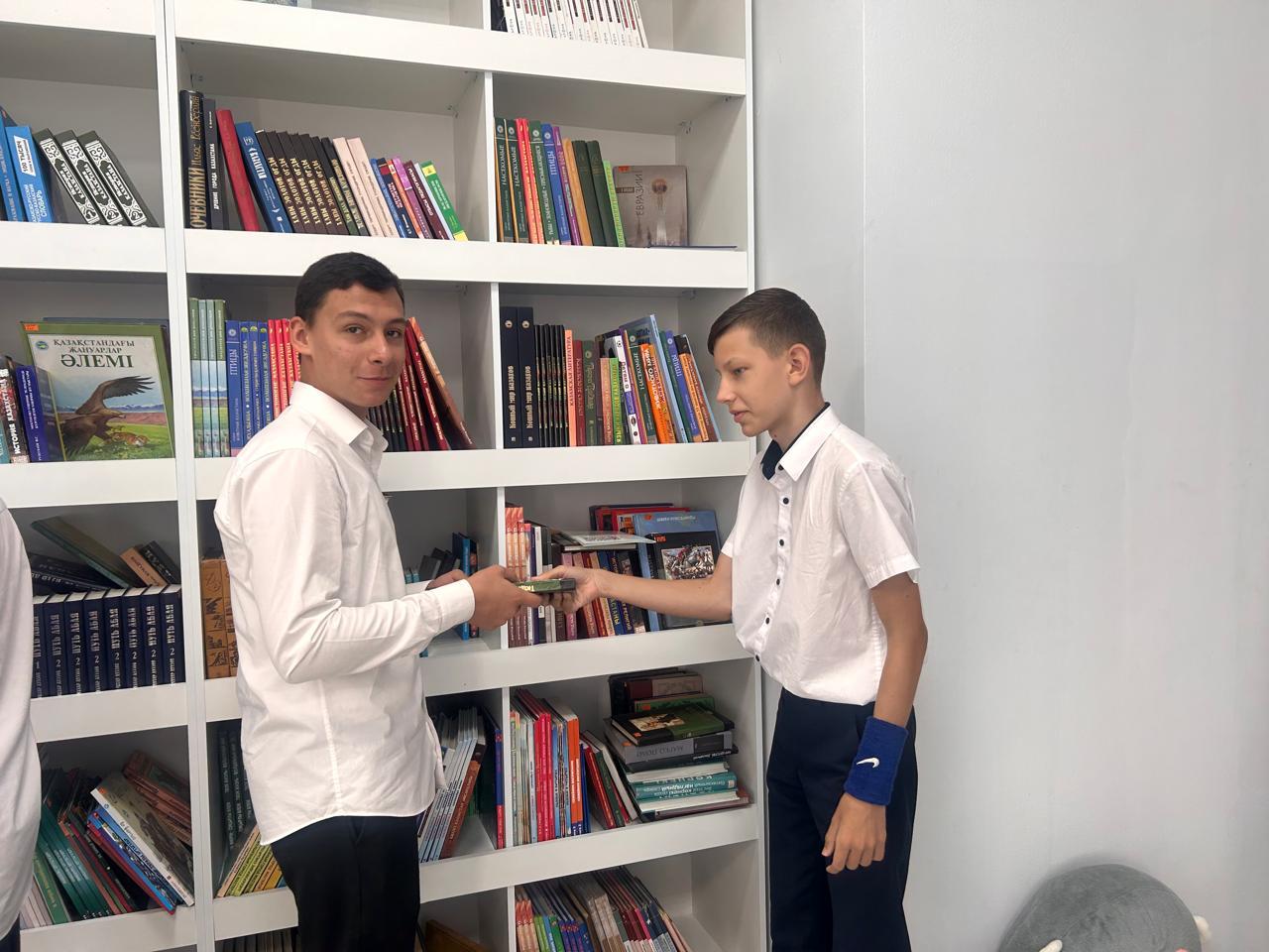 «Оқуға құштар мектеп» . «Кітап — жүректен жүрекке»